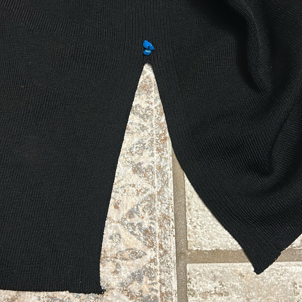 🍪 Angel V-Neck Black Sweater with Blue Stone Accents Large - Picture 6 of 12
